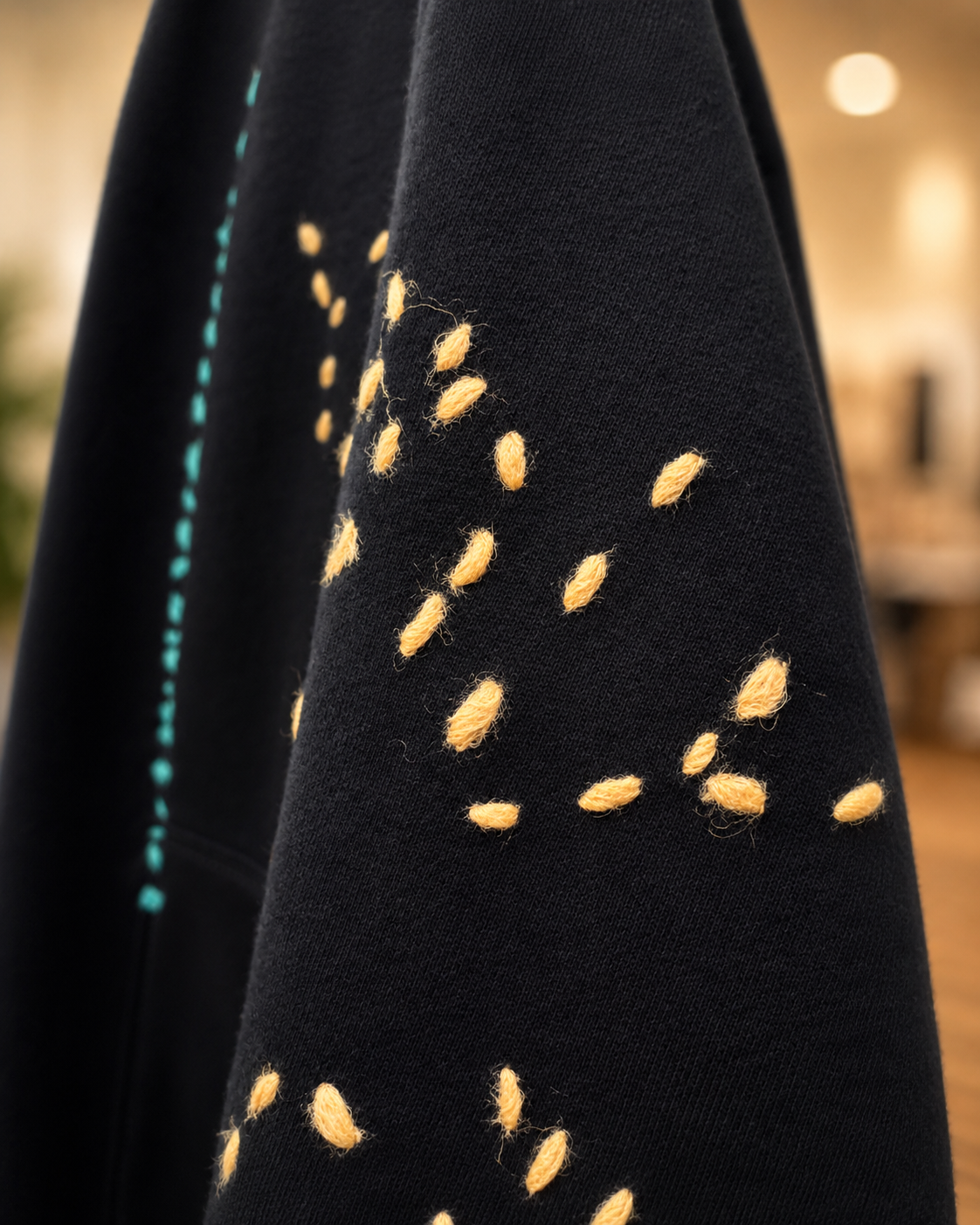 Hand-stitched sweatshirt <black> / RISLEY