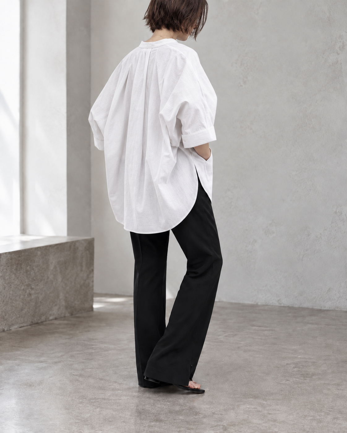 ROUND FORM SHIRT / YENN