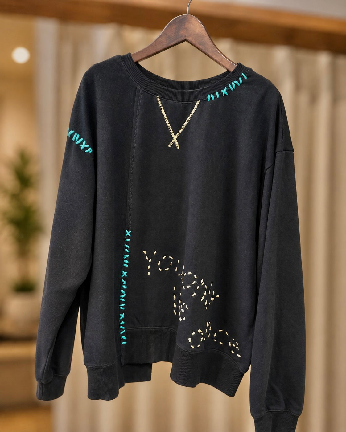 Hand-stitched sweatshirt <black> / RISLEY