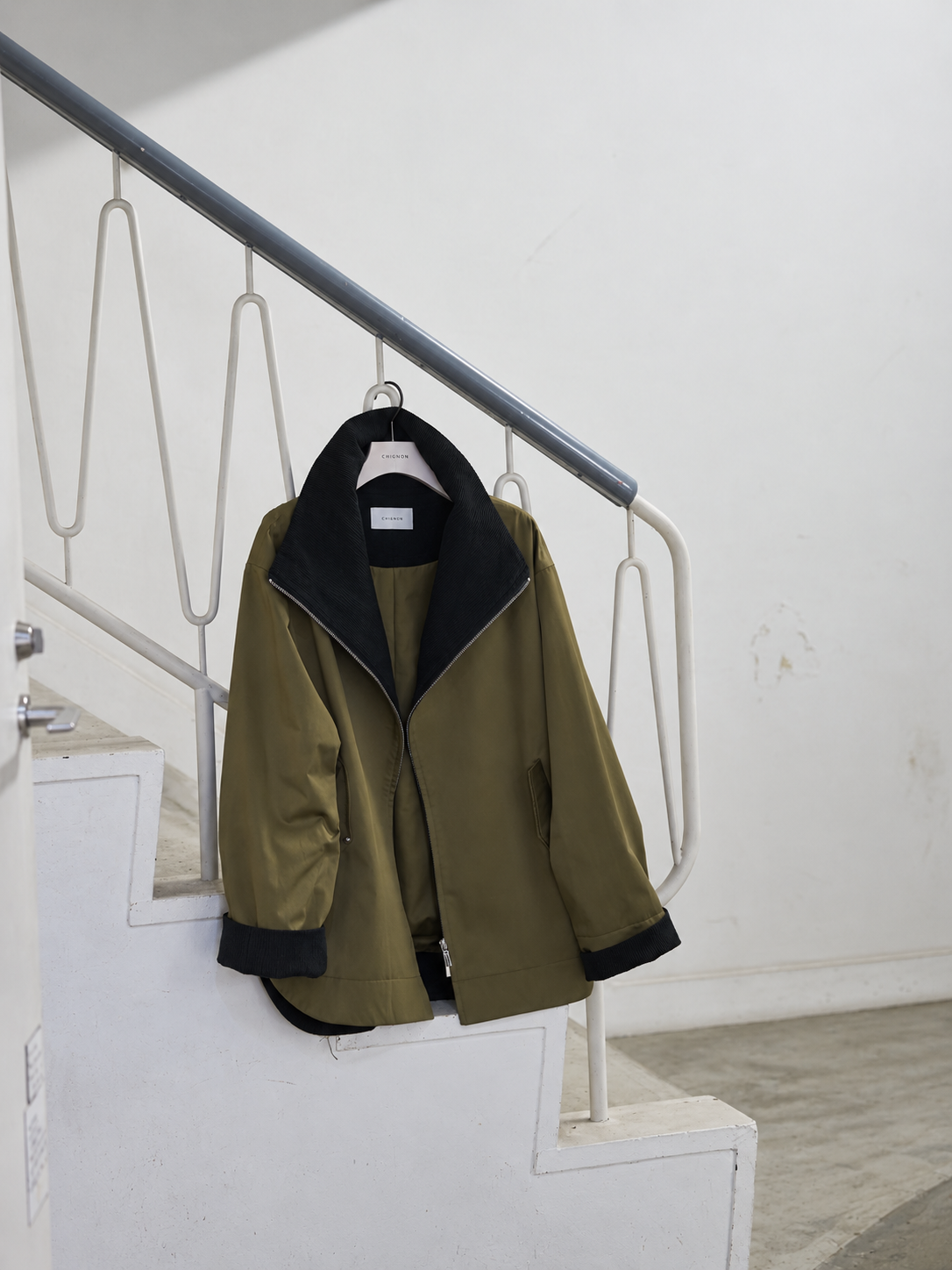 STAND BIG COLLAR BLOUSON / CHIGNON