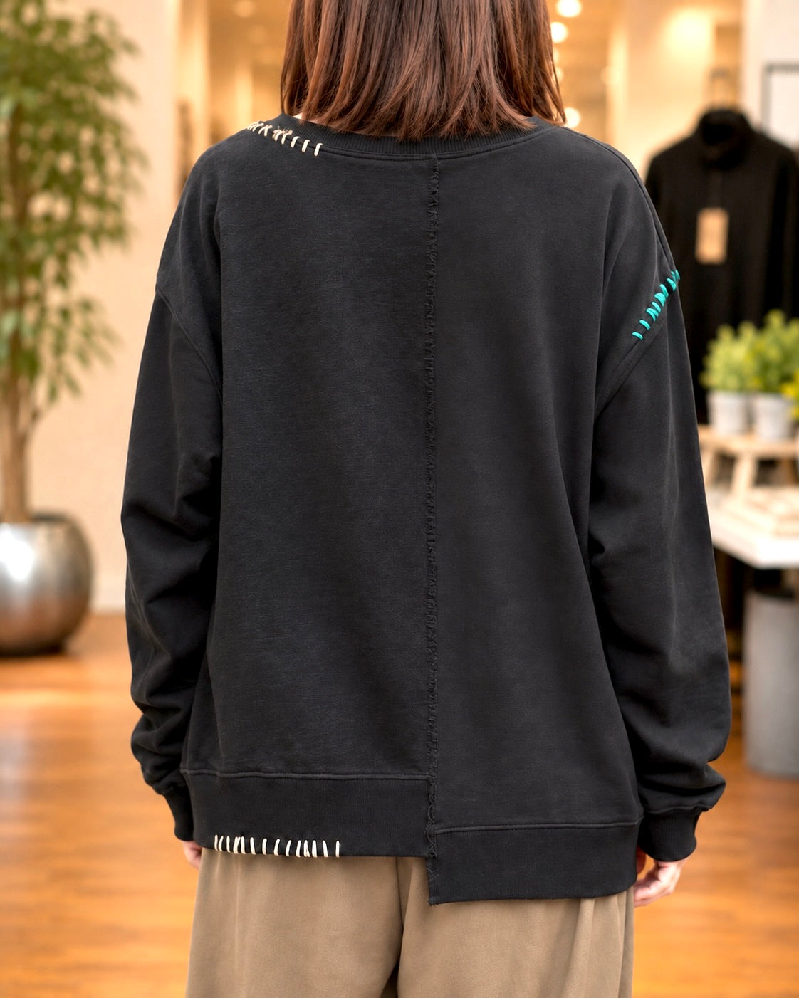 Hand-stitched sweatshirt <black> / RISLEY