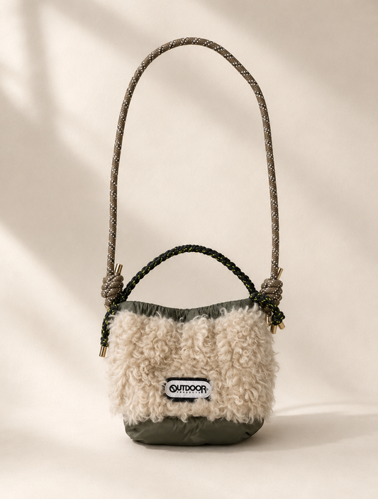 Reversible faux fur quilted bag <BEIGE> /RISLEY