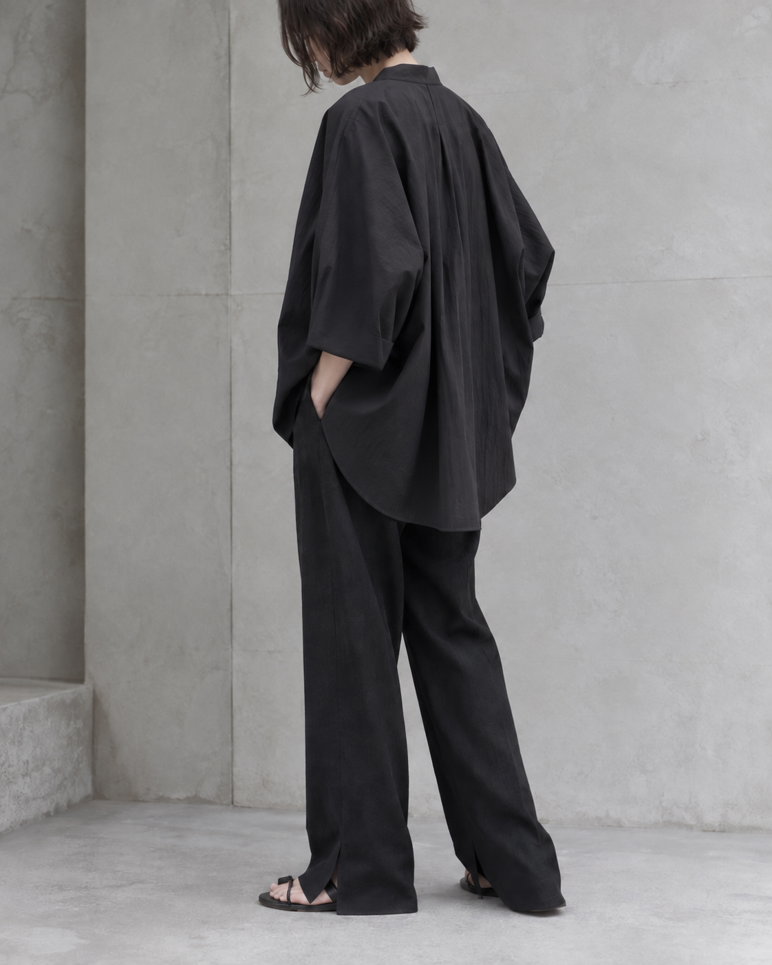 ROUND FORM SHIRT / YENN