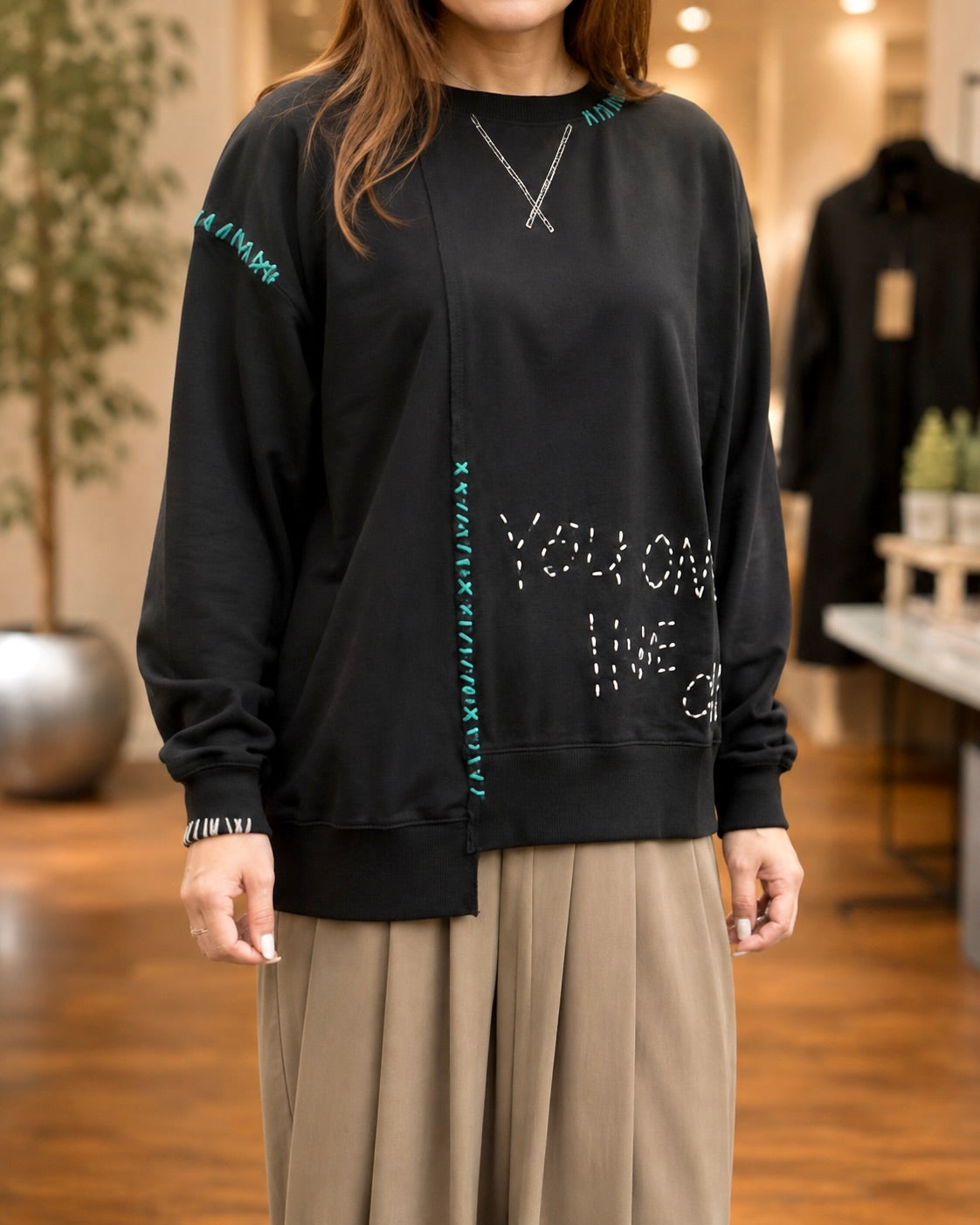 Hand-stitched sweatshirt <black> / RISLEY
