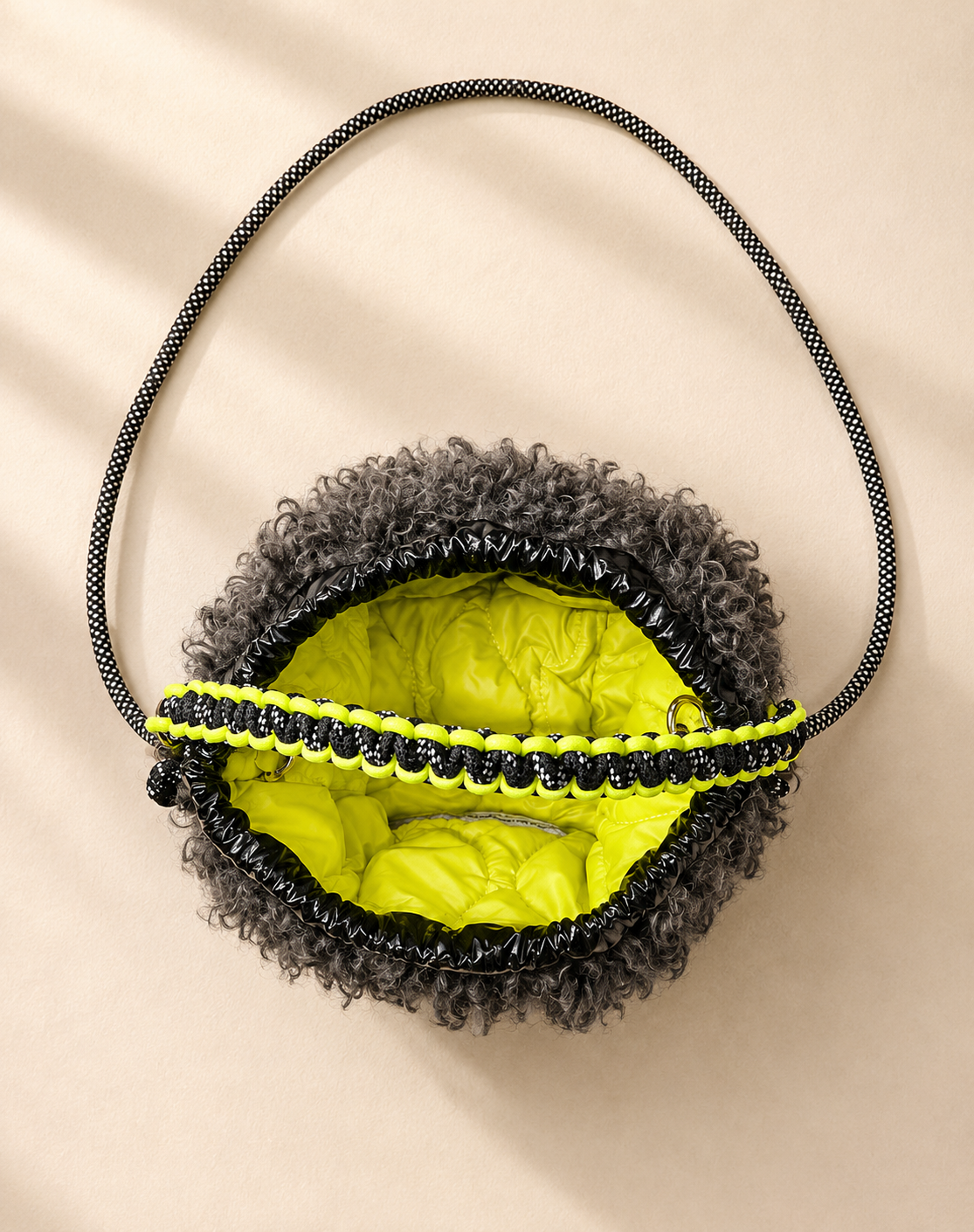 Reversible faux fur quilted bag <CHARCOAL> /RISLEY