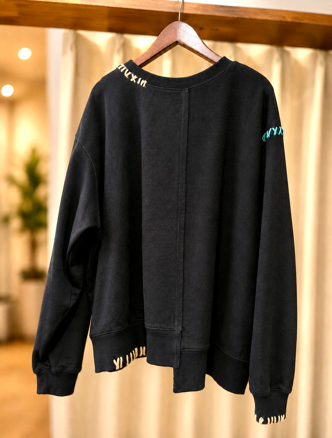 Hand-stitched sweatshirt <black> / RISLEY