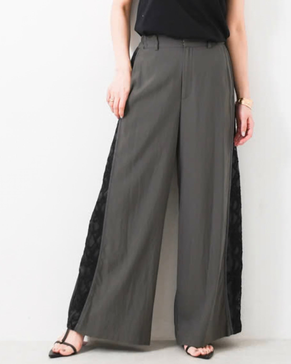 Lace paneled pants / RISLEY