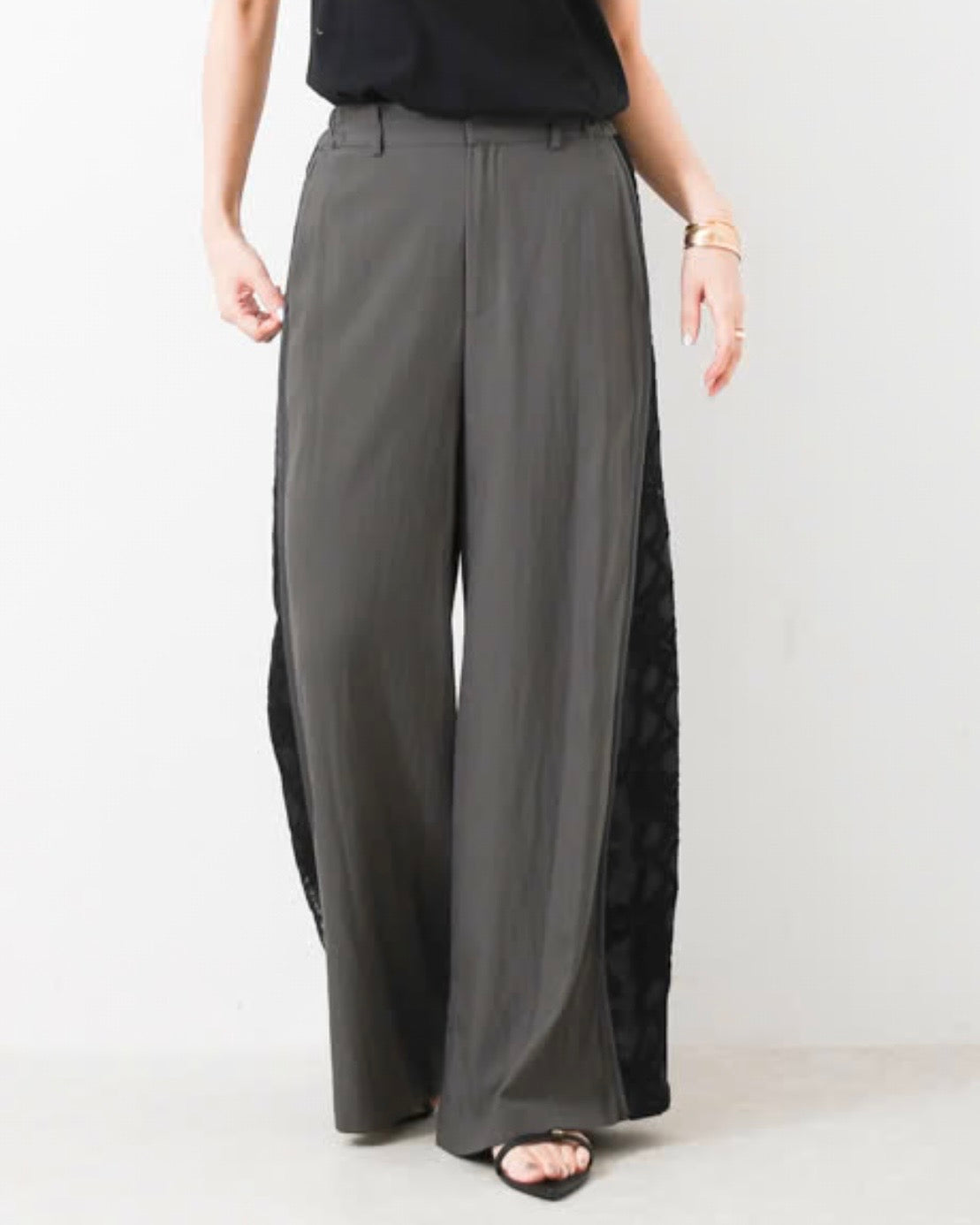 Lace paneled pants / RISLEY