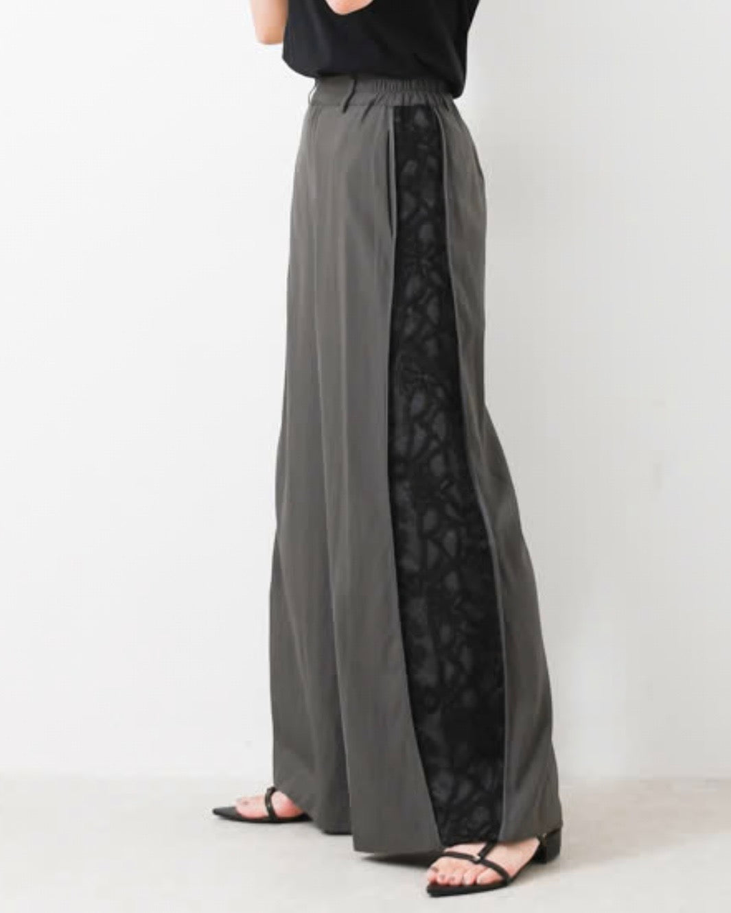 Lace paneled pants / RISLEY