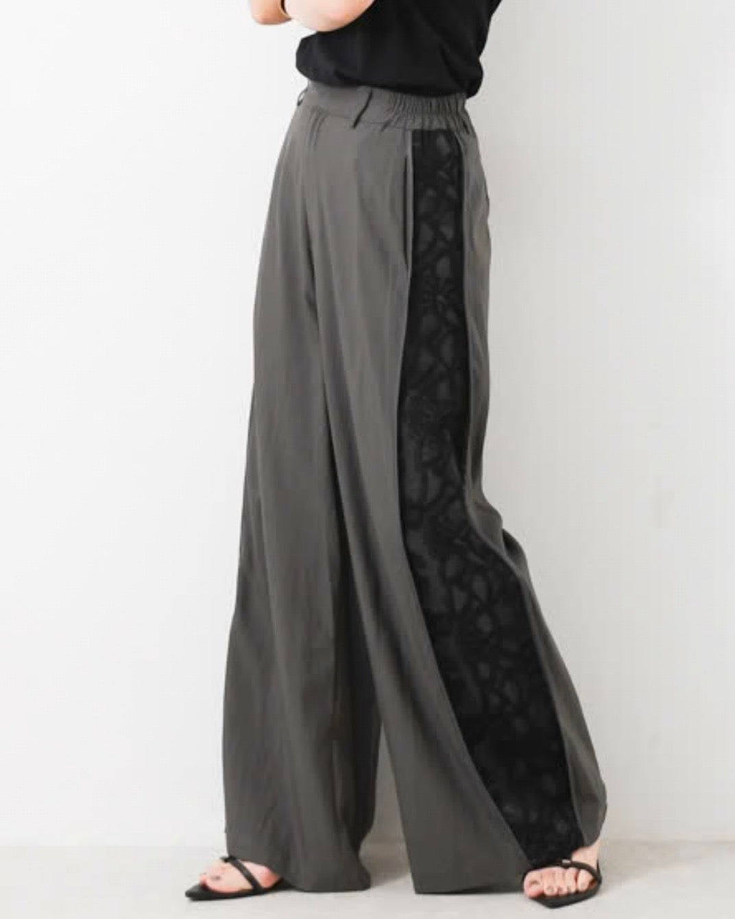 Lace paneled pants / RISLEY