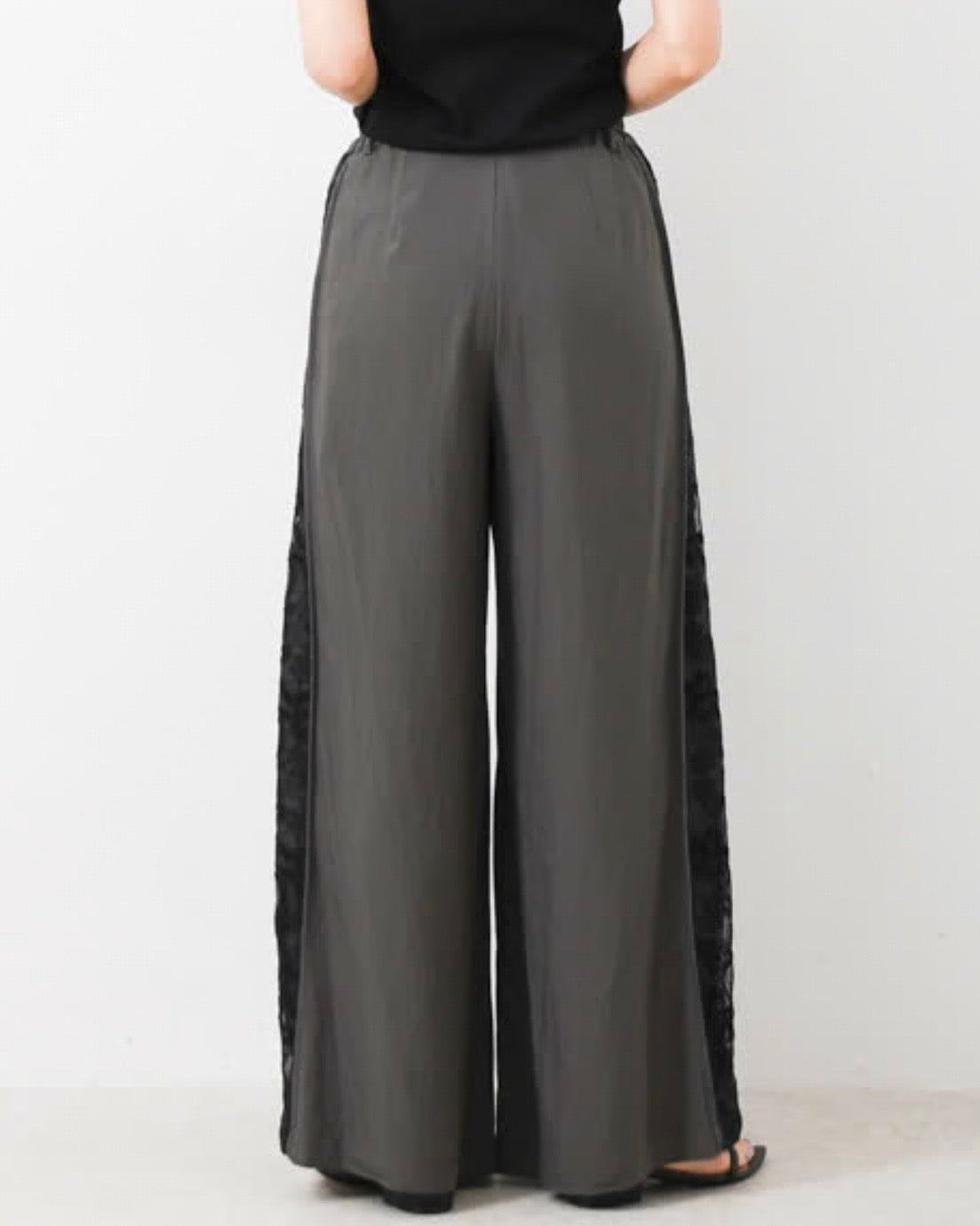 Lace paneled pants / RISLEY