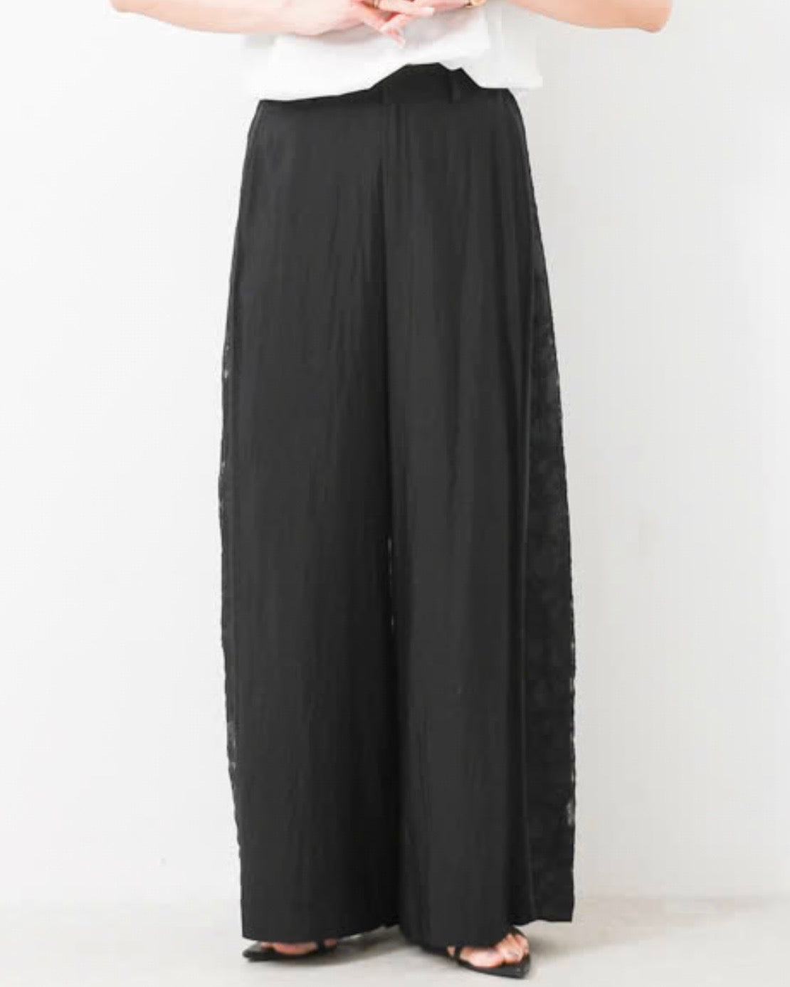 Lace paneled pants / RISLEY