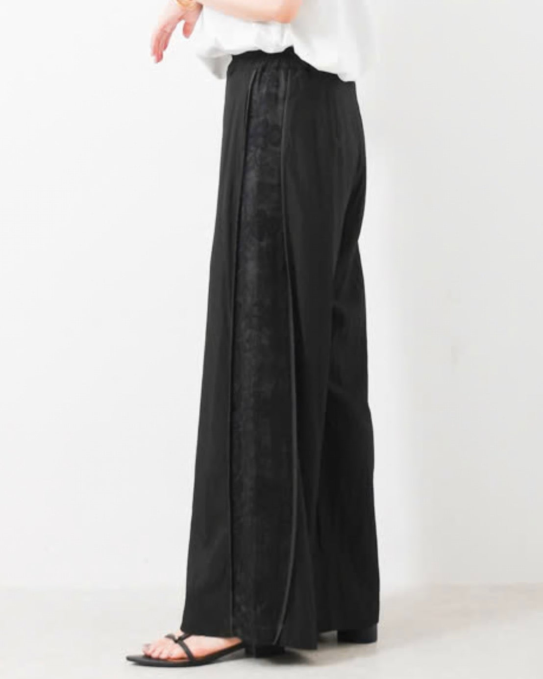 Lace paneled pants / RISLEY