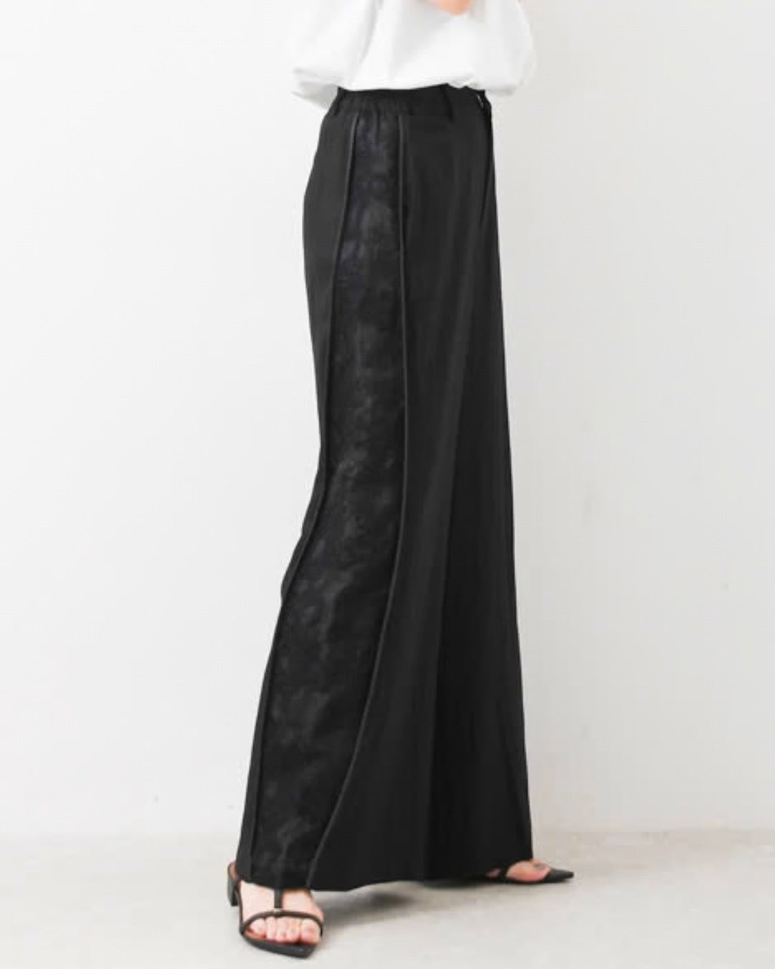Lace paneled pants / RISLEY
